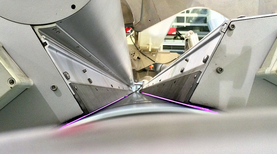 Two electrodes discharging with 96 kW each against an isolated roller in ambient air.